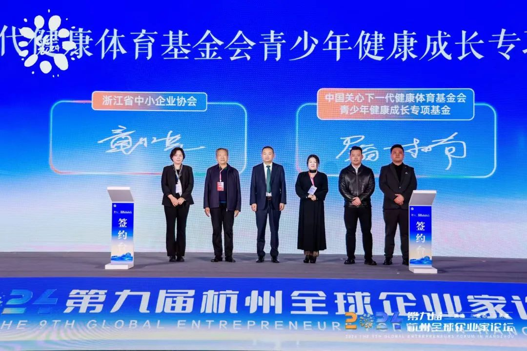 18cdd825bf40c9b1981a7383aa493414.png